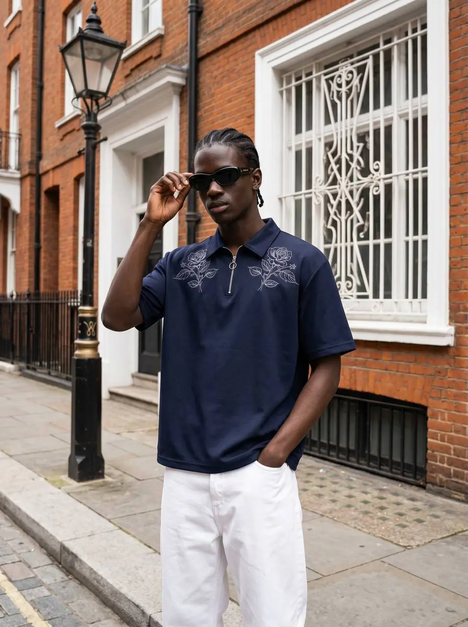 Çiçek Nakışlı Polo Yaka T-Shirt